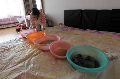 浏阳楼上漏水，住户失联，小区没物管，业主维权难！律师来支招……